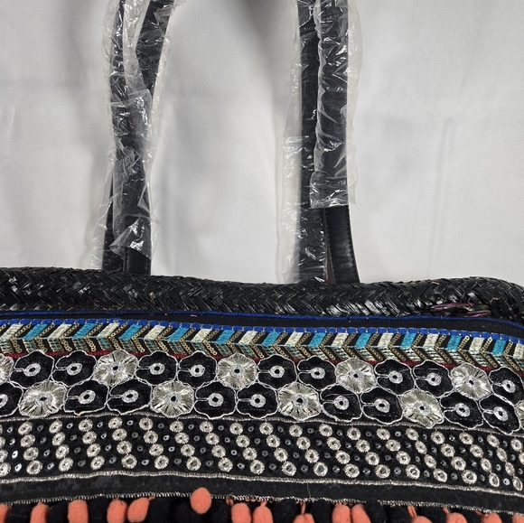 Nicole Lee - Picture 5 of 5